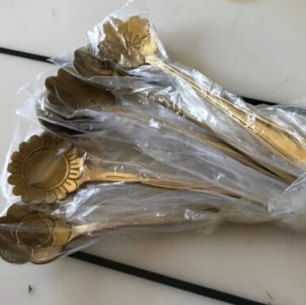 🆕️8pcs Stainless Steel Flower Spoon - Picture 2 of 3